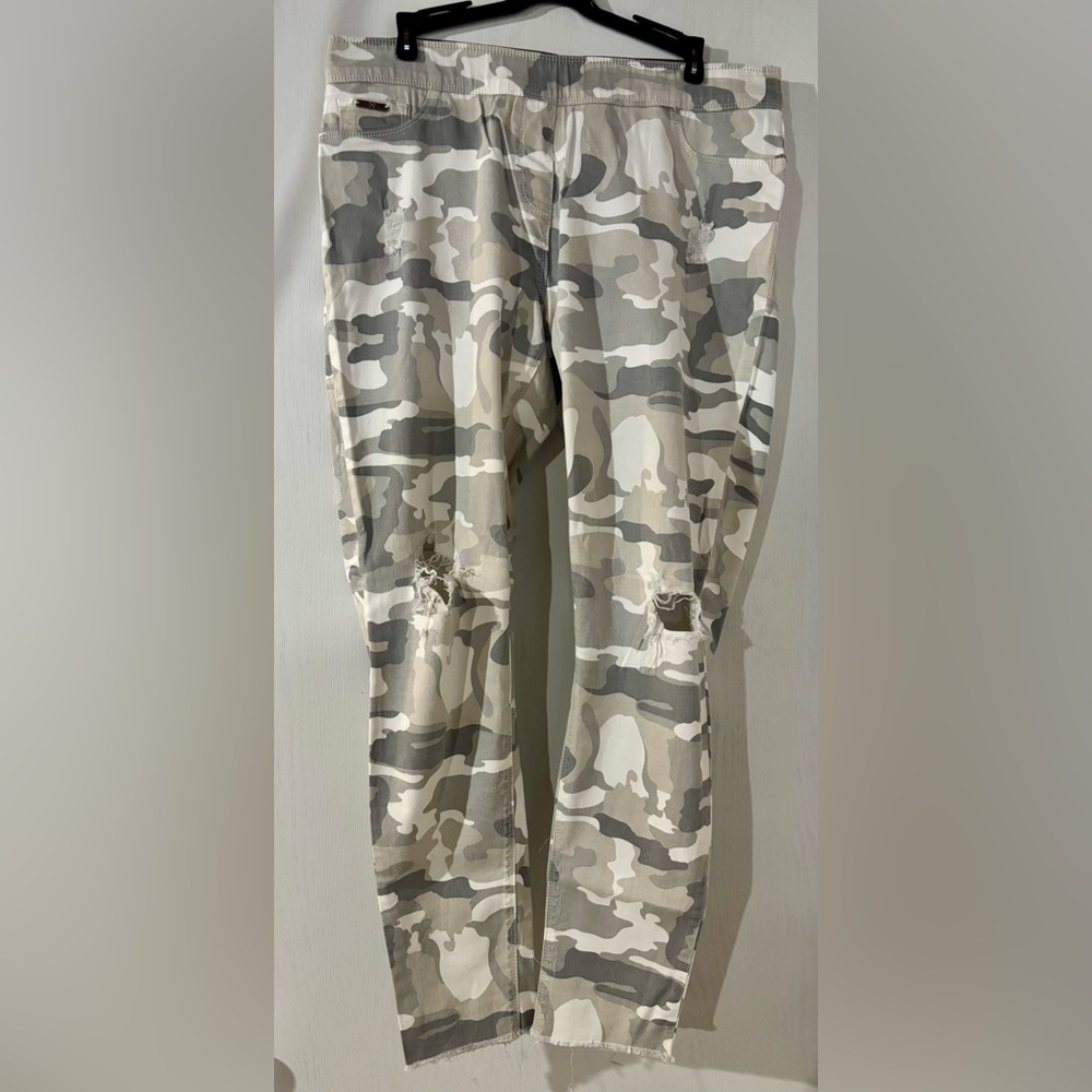 Coco + Carmen Gray and White Cargo Pants